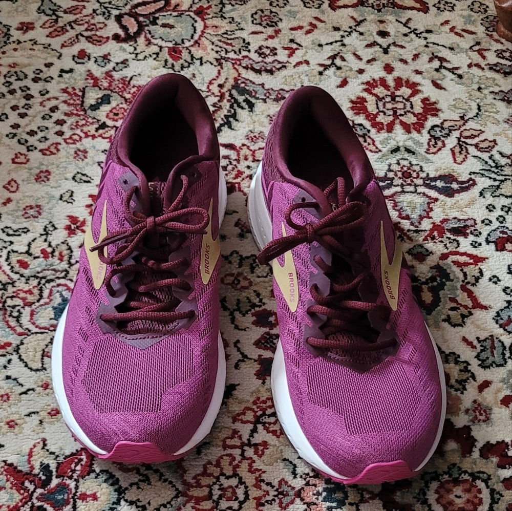 Brooks/ Launch 6/ Womens 10 Energize me Sneakers/ Color: Aster/ Fig/ Purple